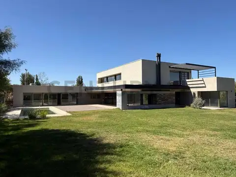 Casa en Alquiler de 5 dormitorios