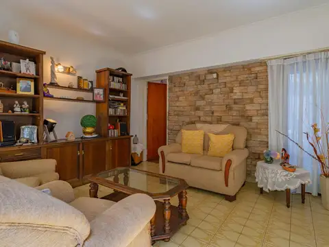 Av. Colon entre Italia y Misiones