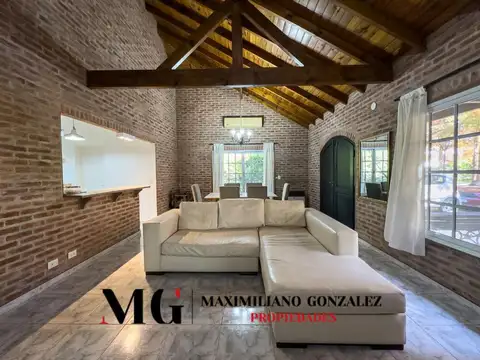 Casa en Alquiler con 1 cochera