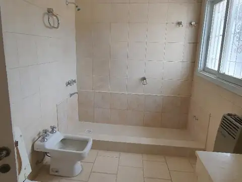 Italia 139 , Piso pb