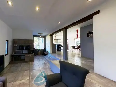 Casa 3 ambientes con parque Barrio El Tejado!