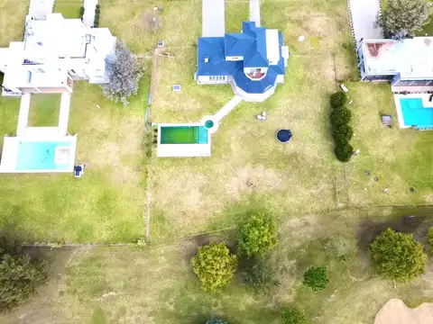 Imponente chalet de 5 ambientes en Fincas de San Vicente