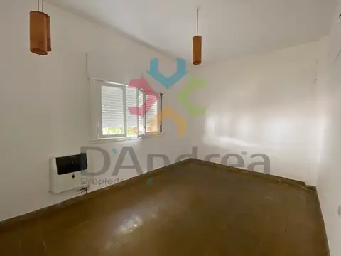 LINDA CASA CENTRICA EN VENTA  - MERCEDES (B)