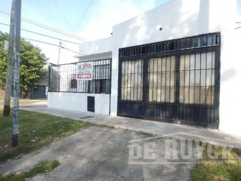 M. Curie esquina Brasil al 4300