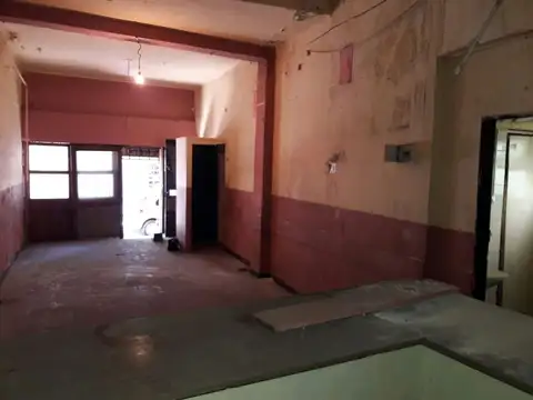 Local en Venta Via Púb.