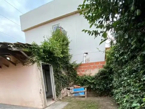 CASA PH MONOAMBIENTE EN VENTA  - ITUZAINGO NORTE