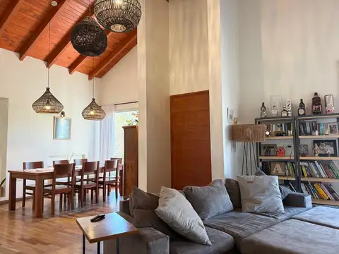 Casa en Venta en La Calera, USD 380.000