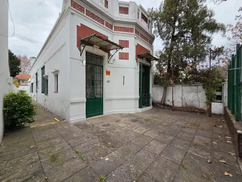 Casa en punto estratégico comercial de devoto