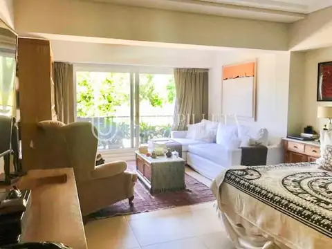 Casa en Alquiler con 1 cochera