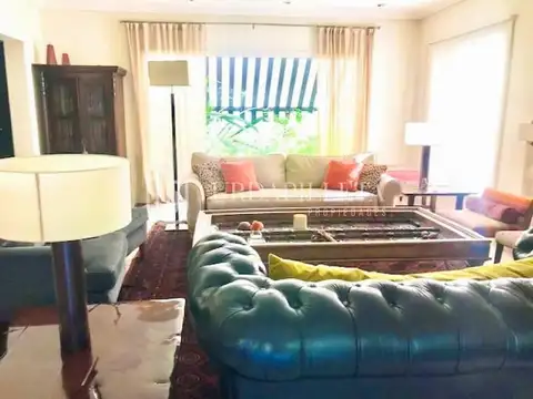 Casa 6 ambientes con 4 baños