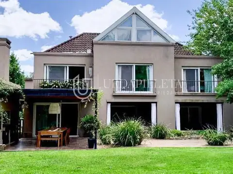 Casa sobre lote interno en Ayres de Pilar