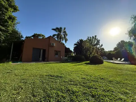 Casa en Venta con 2 cocheras