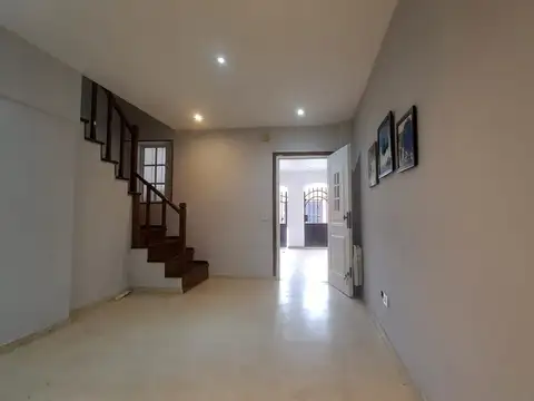Depto Tipo Casa 4 ambientes con 2 baños