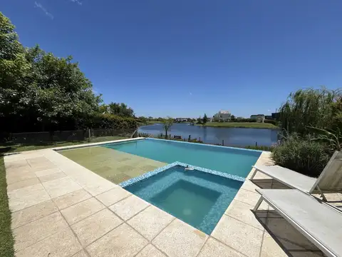 Casa Moderna a la Laguna en Puertos del Lago - Marinas