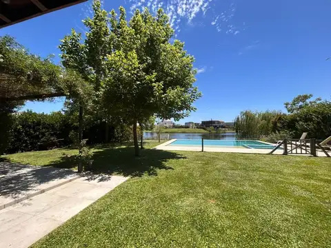 Casa Moderna 4 dormitorios   escritorio   playroom   sala de tv a la Laguna-Puertos del Lago-Marinas