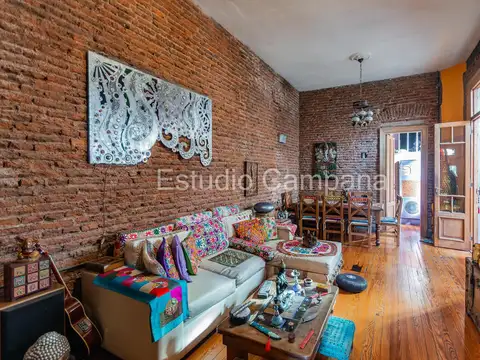 PH de 6 ambientes. Al Frente. Terraza. Constitución