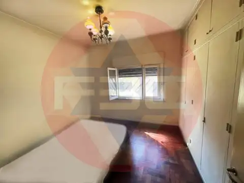 Casa 9 ambientes con 2 baños