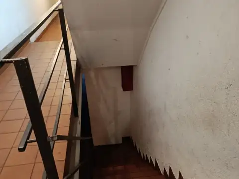 Venta depto 2 amb. Balvanera 1° por escalera