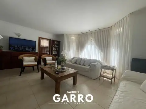 Casa en Venta con 8 cocheras