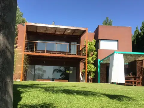 Casa en Alquiler de 3 dormitorios