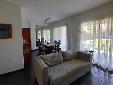 Casa 6 ambientes con 3 baños