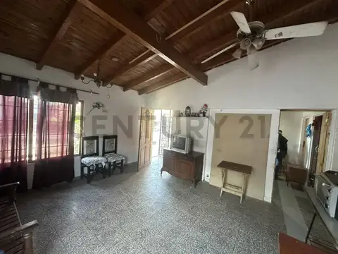Confraternidad Ferroviaria 900, Piso 0