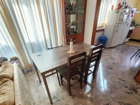 SOLIDA CASA DE 3 AMBIENTES (TIPO PH) EN PLANTA BAJA CON JARDIN EN VENTA. OLIVOS