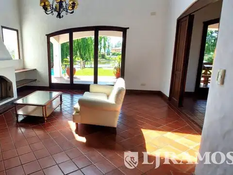 Casa en Venta con 2 cocheras