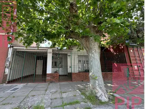 CASA EN LOTE PROPIO 8,66 X 21,82 EN VENTA 