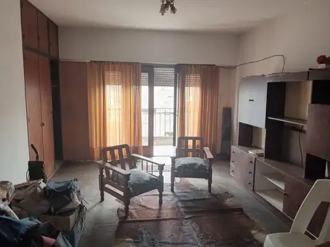 DEPTO de 131 m2 totales en PH de 3 amb en 1er PISO X ESCALERA CON TERRAZA PROPIA, QUINCHO