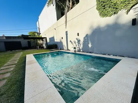 Casa de 2 habitaciones en zona del Brete - Acepta permuta - Apta crédito