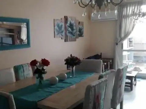 PH de 4 ambientes con patio y cochera. Apto profesional.