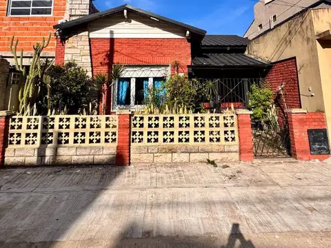 Venta Casa 3 Ambientes con Cochera