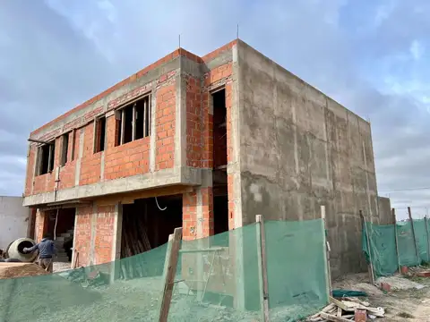 Casa 4 ambientes con 3 baños