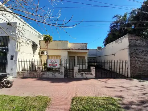 Casa en Venta con 3 cocheras
