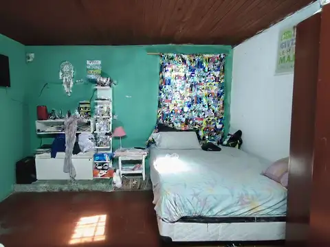 Casa 7 ambientes con 2 baños