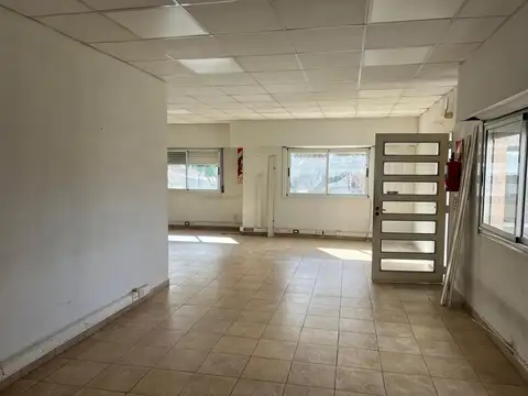 Oficina 4 ambientes con 2 baños