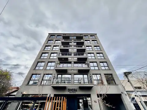 Excelente piso de oficinas. Cochera. Zona Güemes.