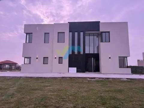 Venta de Casa 6 amb, en San Sebastián Área  5 100