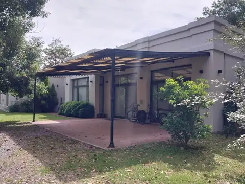 Casa en Alquiler Temporal con 4 cocheras