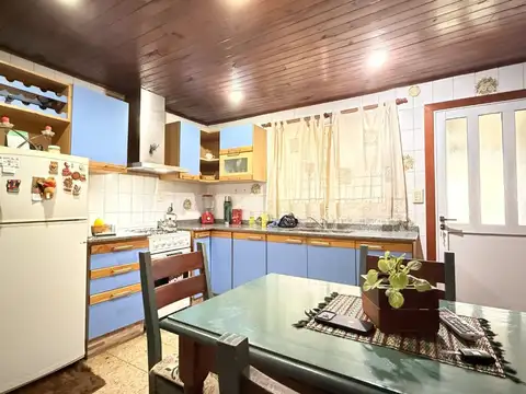 CASA VENTA BERAZATEGUI CON MONOMABIENTE AL FRENTE