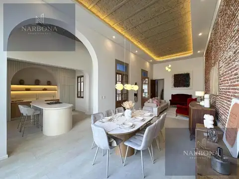 CASA 3 DORMITORIOS EN VENTA CON COCHERA, JARDÍN, PARRILLERO Y PISCINA EN BARRIO ABASTO