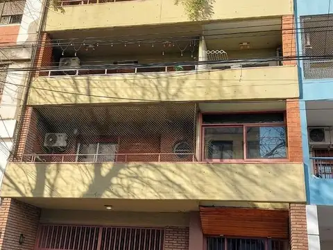 PISO DE 5 AMBIENTES EN VENTA EN FLORESTA, CON TERRAZA PROPIA, QUINCHO, PARRILLA Y COCHERA 