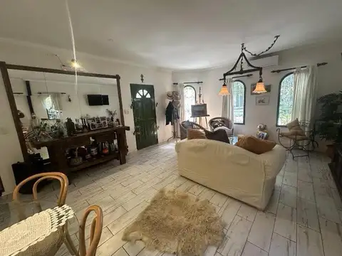 Casa 5 ambientes con 2 baños