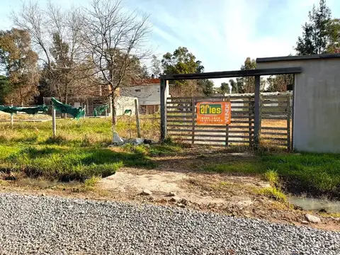 Lote de 1782 m2 c/salida por ambas calles frente y ctra-frte