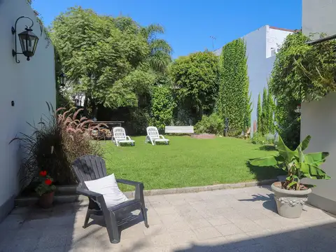 CASA DE 5 AMBIENTES CON JARDIN EN EL BAJO DE VICENTE LOPEZ