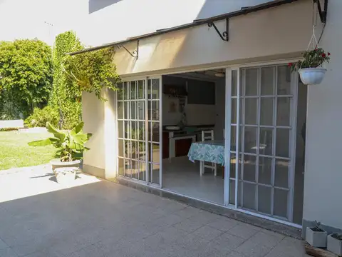 Casa en Venta con 3 cocheras