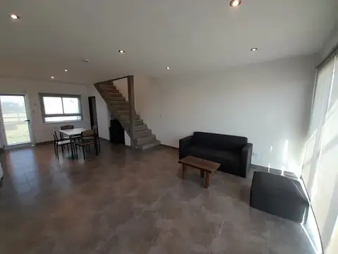 Depto Tipo Casa en Venta de 3 ambientes