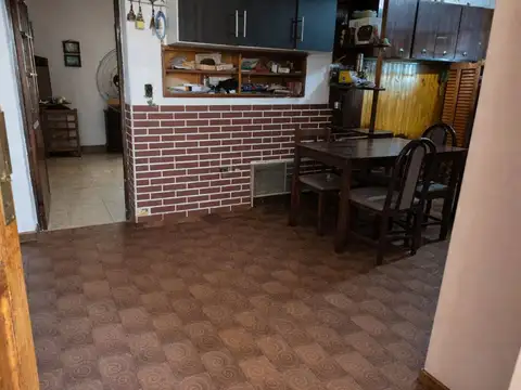 CASA 3 AMB. EN LOTE PROPIO C/ TERRAZA LANUS OESTE.