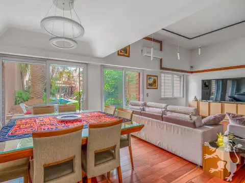 Casa 7 ambientes con 4 baños
